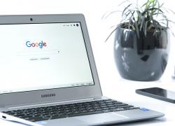 Photo d'un portable avec Google ouvert